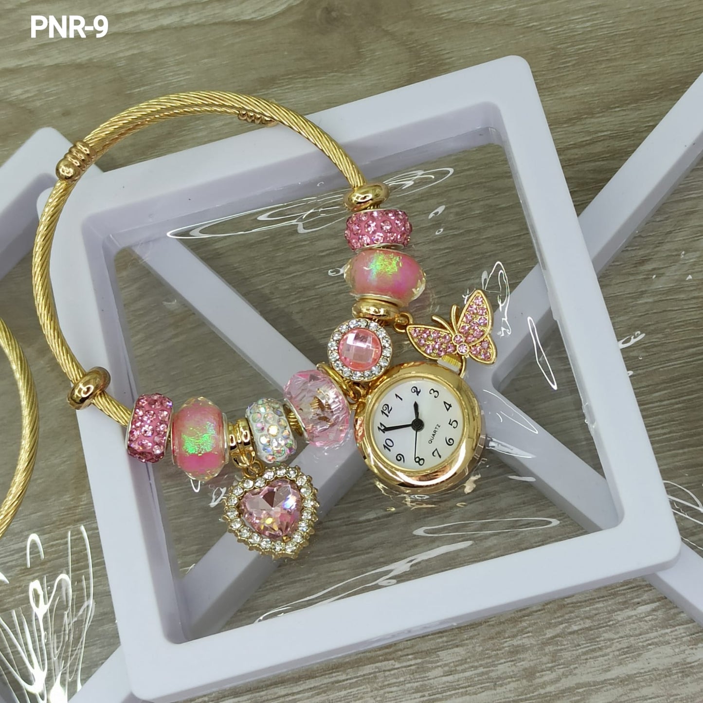 HERMOSO RELOJ PARA DAMA TIPO PULSERA CON DIJES INCLUIDOS