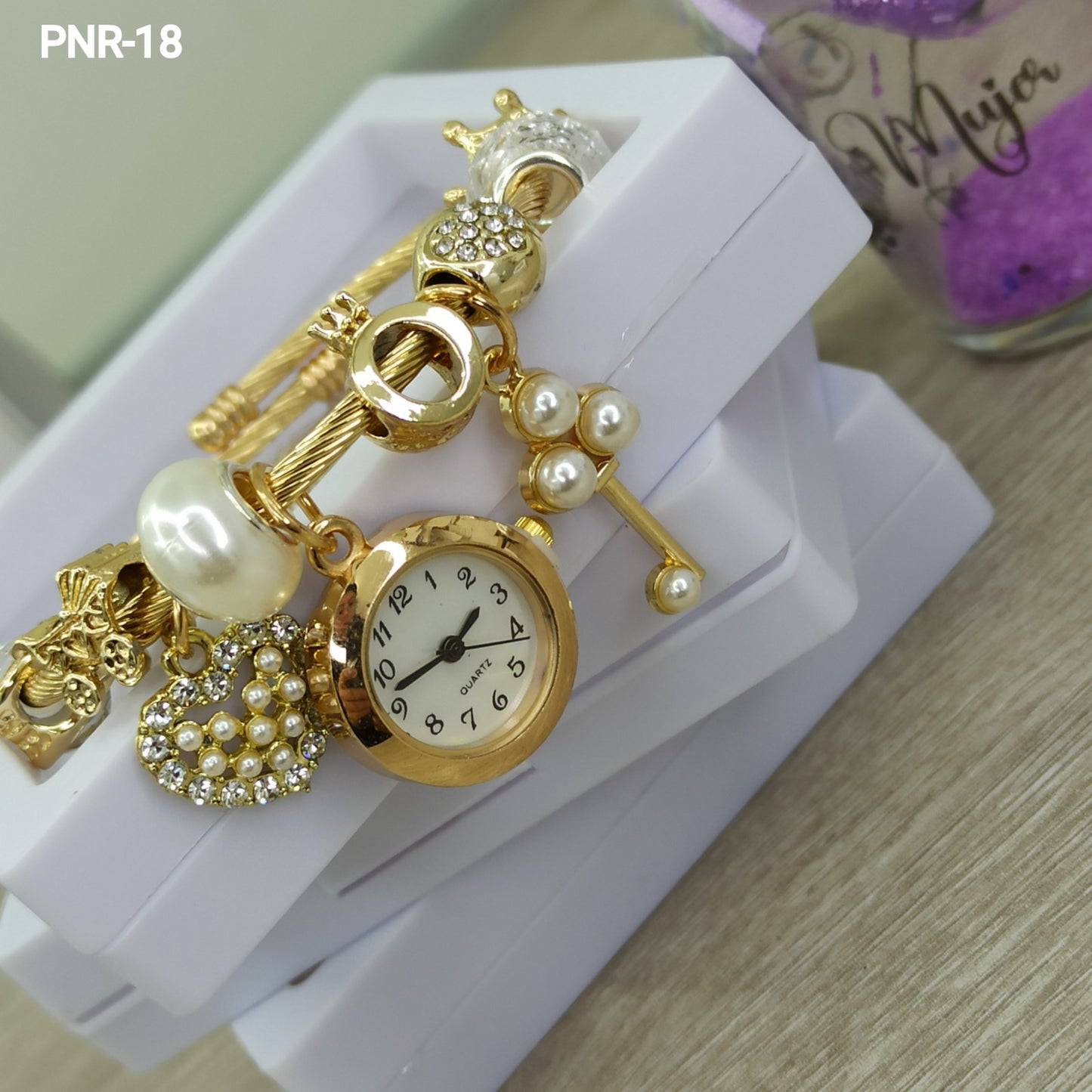 HERMOSO RELOJ PARA DAMA TIPO PULSERA CON DIJES INCLUIDOS