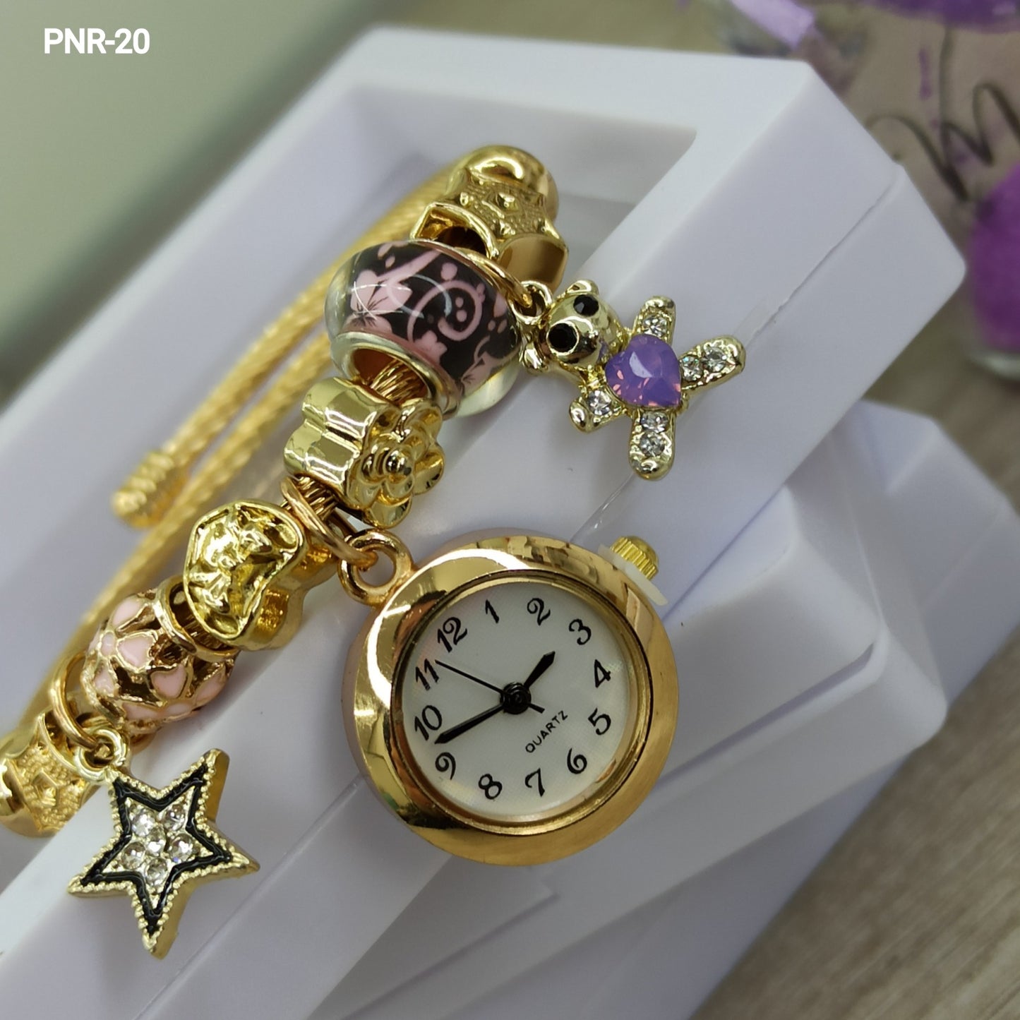 HERMOSO RELOJ PARA DAMA TIPO PULSERA CON DIJES INCLUIDOS