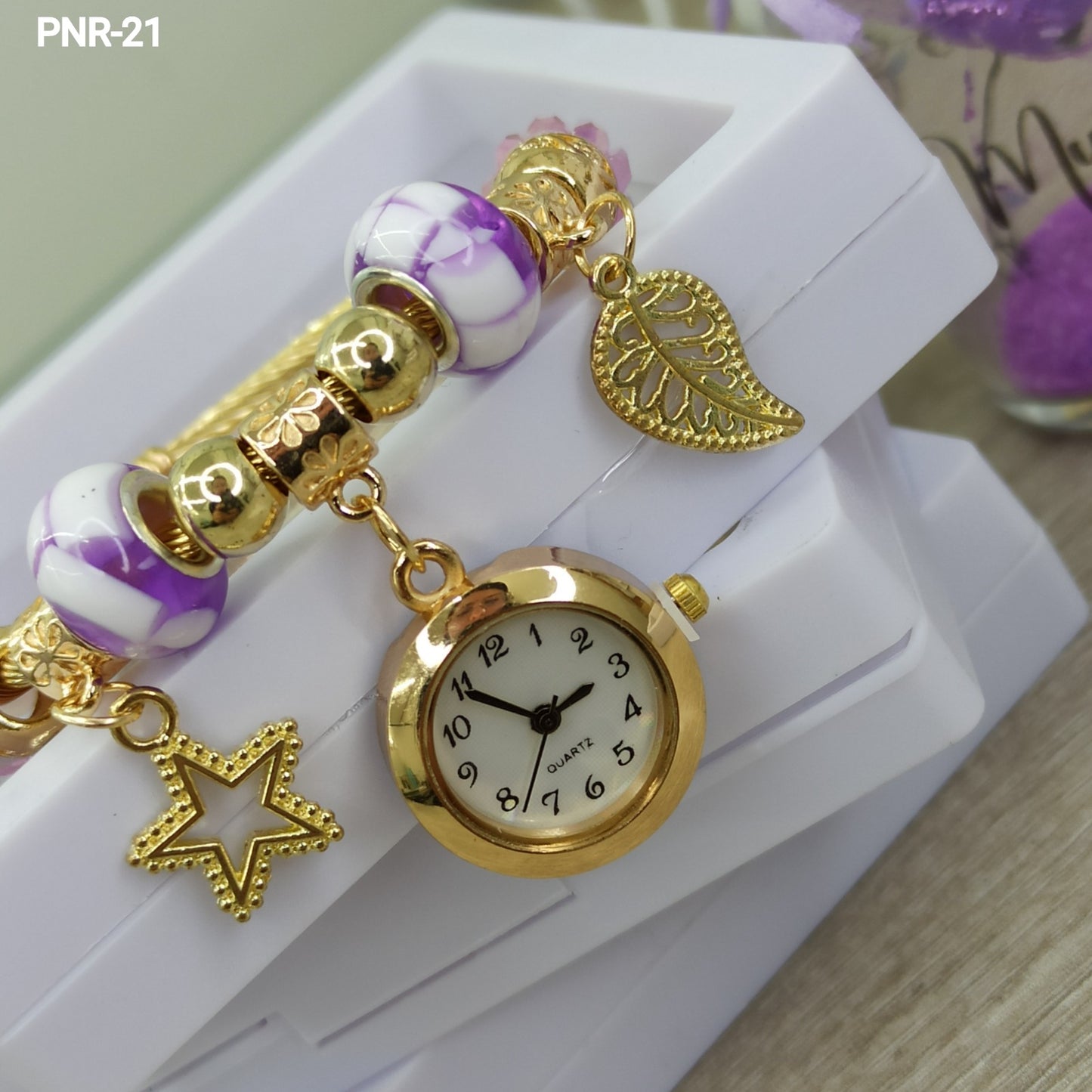 HERMOSO RELOJ PARA DAMA TIPO PULSERA CON DIJES INCLUIDOS