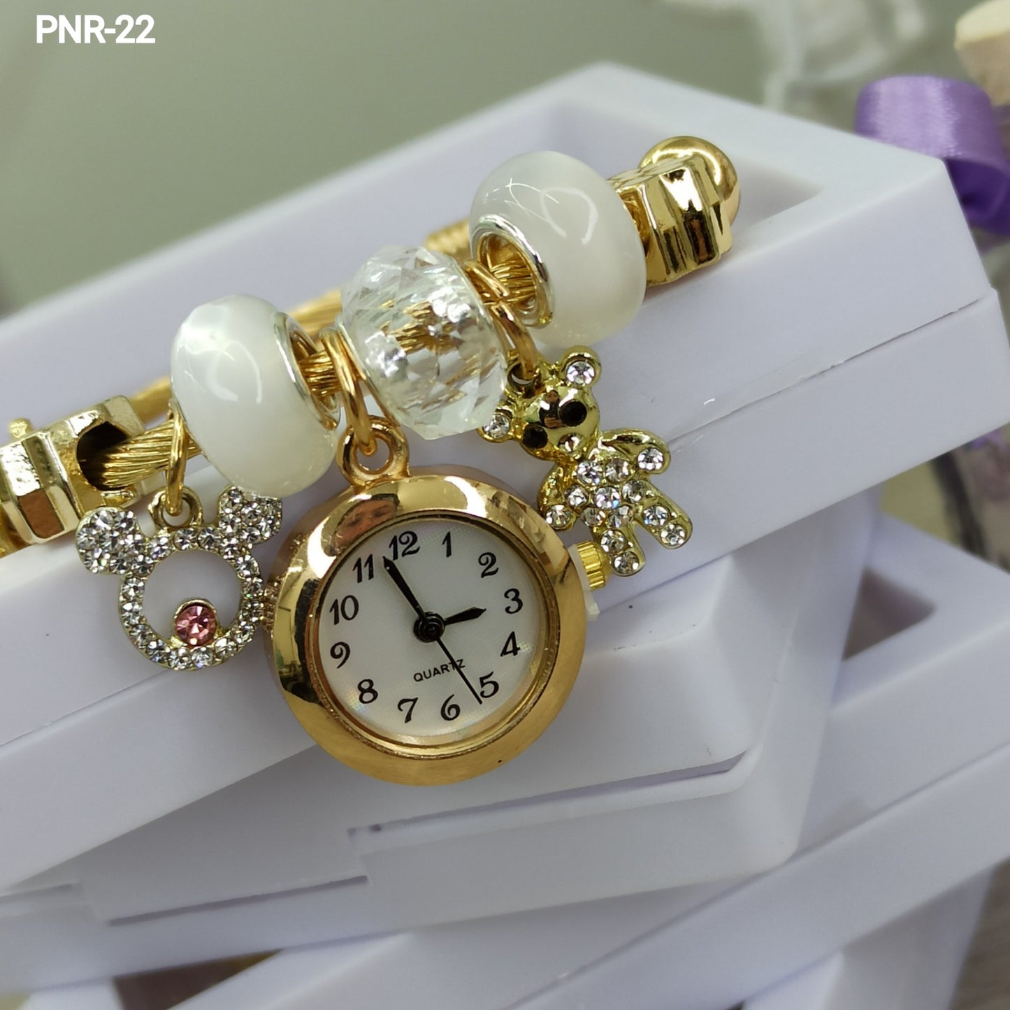 HERMOSO RELOJ PARA DAMA TIPO PULSERA CON DIJES INCLUIDOS